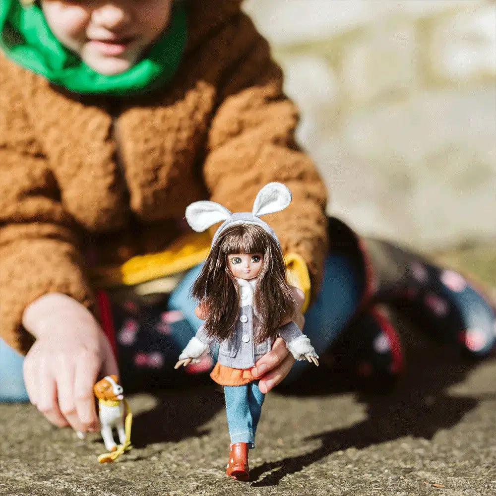 Walk in the Park Lottie Doll